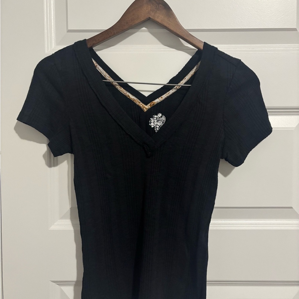 Pilcro Black Ribbed V-Neck Short Sleeve Top